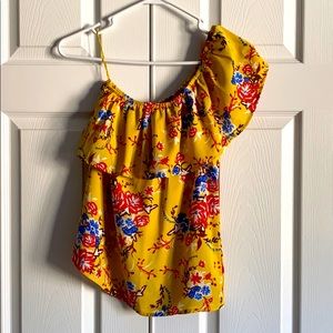 Very cute size small one shoulder spring top!